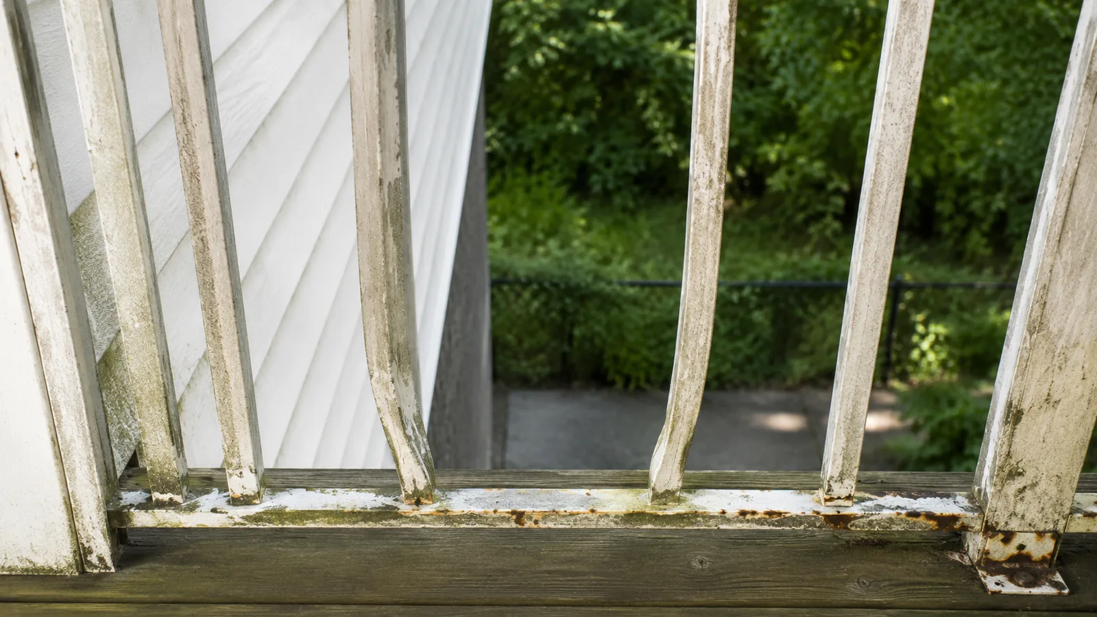 Wide gap in an older deck railing that fails the BC building code sphere rule