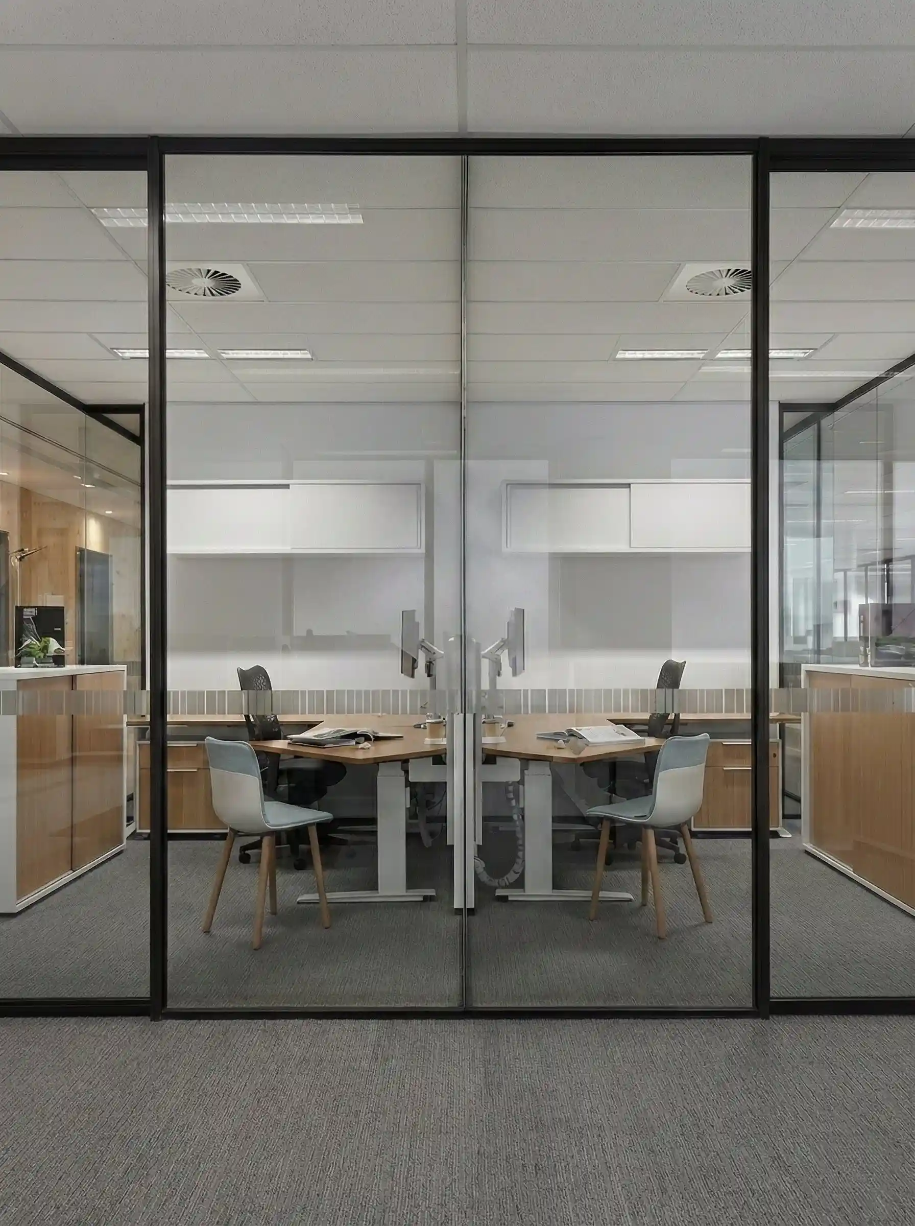 Glass Meeting Room – Clear